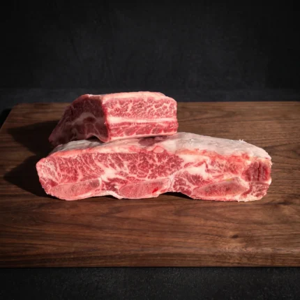 Sirova Vergara Black Angus Short Ribs goveđa rebra Španjolska na dasci